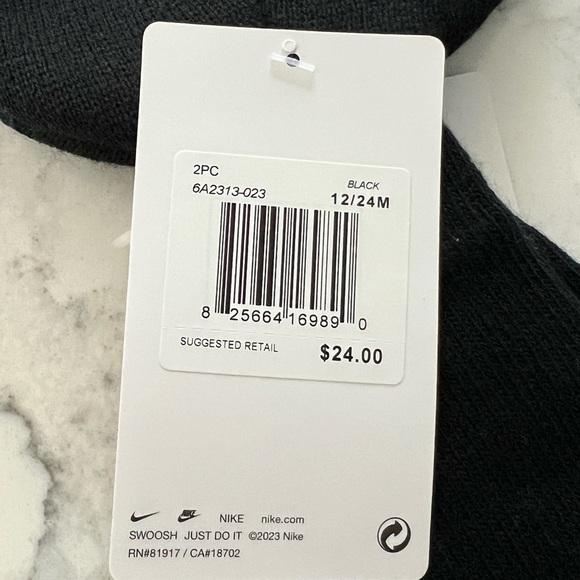 Nike infant cuffed Winter Hat And Mittens Size 12/24 months NWT - Picture 2 of 6